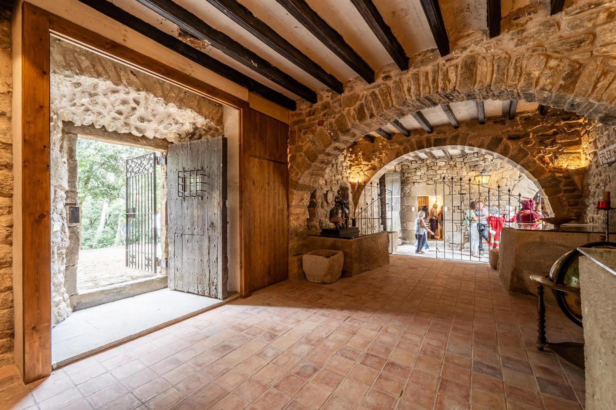 Sant Miquel de Campmajor Castell In Gironaヴィラ エクステリア 写真